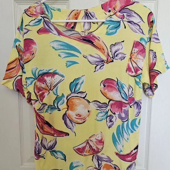 Vintage Floral Tee By The Five Size Medium - Picture 10 of 12